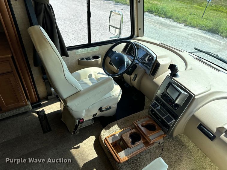 image for item EH6979 2016 Winnebago  Vista LX RV