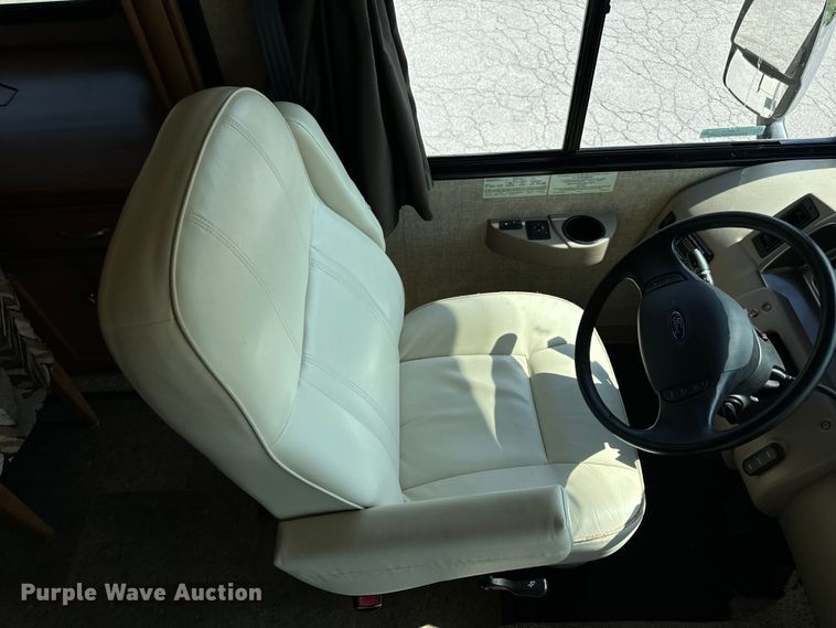 image for item EH6979 2016 Winnebago  Vista LX RV