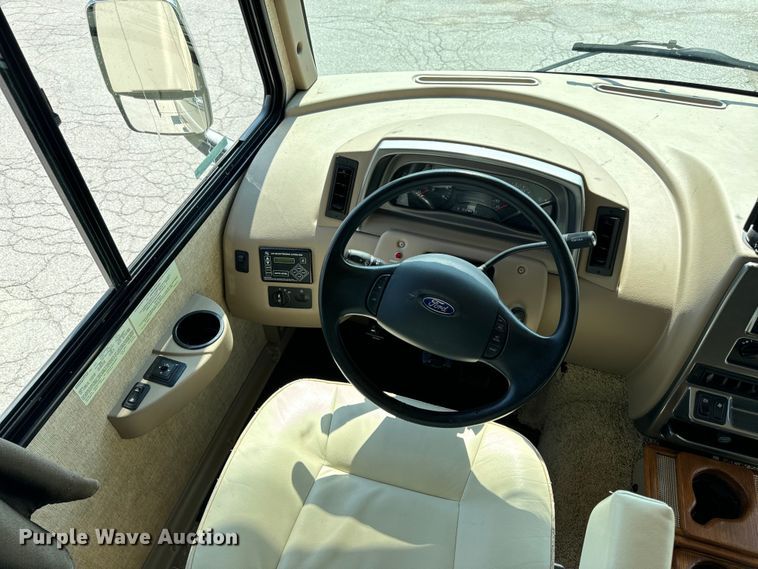 image for item EH6979 2016 Winnebago  Vista LX RV