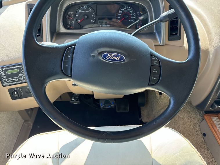 image for item EH6979 2016 Winnebago  Vista LX RV