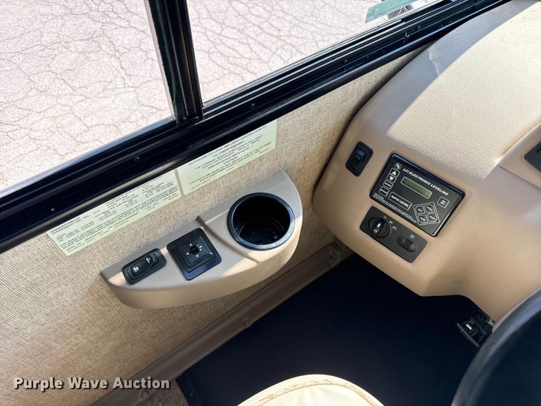 image for item EH6979 2016 Winnebago  Vista LX RV