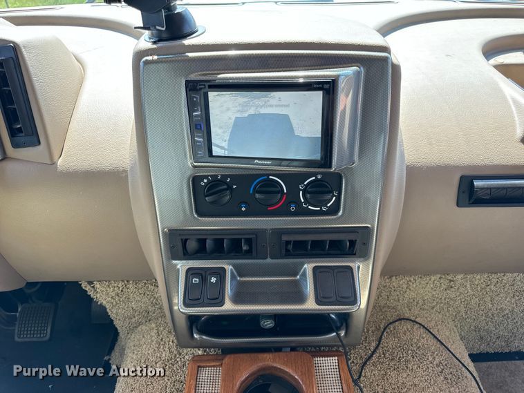 image for item EH6979 2016 Winnebago  Vista LX RV