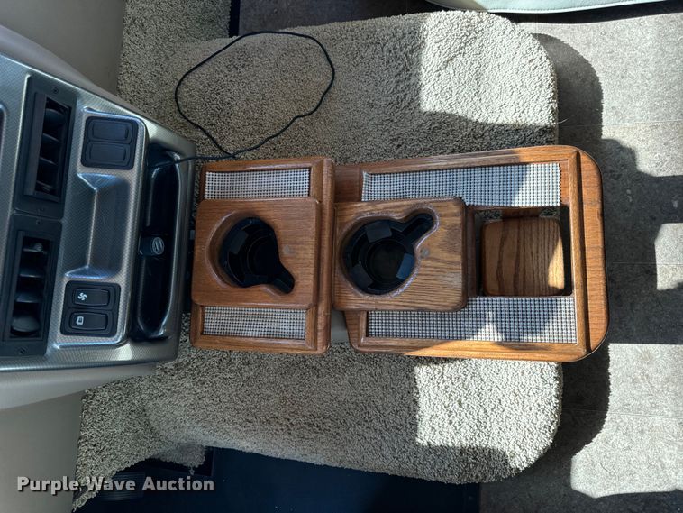 image for item EH6979 2016 Winnebago  Vista LX RV