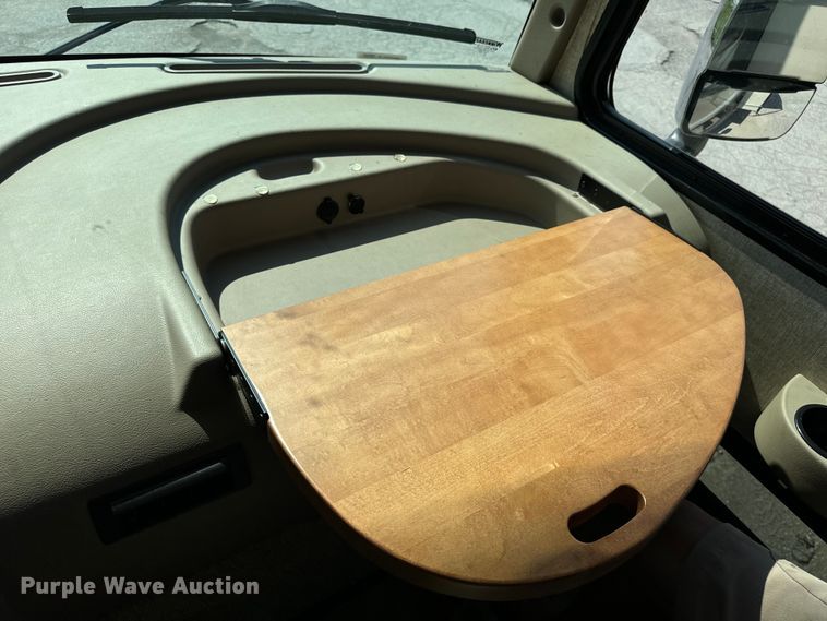 image for item EH6979 2016 Winnebago  Vista LX RV