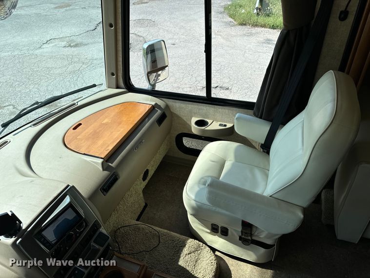 image for item EH6979 2016 Winnebago  Vista LX RV