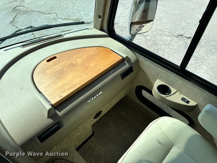 image for item EH6979 2016 Winnebago  Vista LX RV