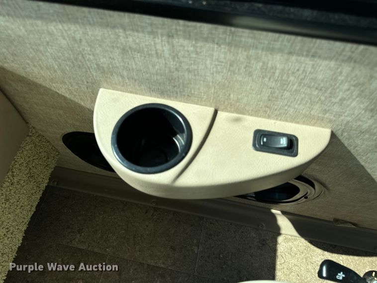 image for item EH6979 2016 Winnebago  Vista LX RV