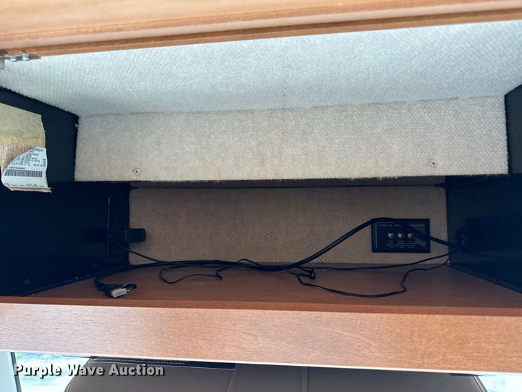 image for item EH6979 2016 Winnebago  Vista LX RV