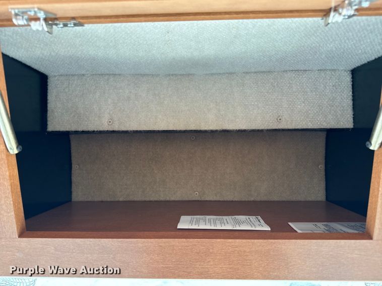 image for item EH6979 2016 Winnebago  Vista LX RV