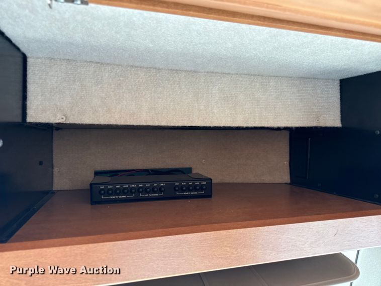 image for item EH6979 2016 Winnebago  Vista LX RV