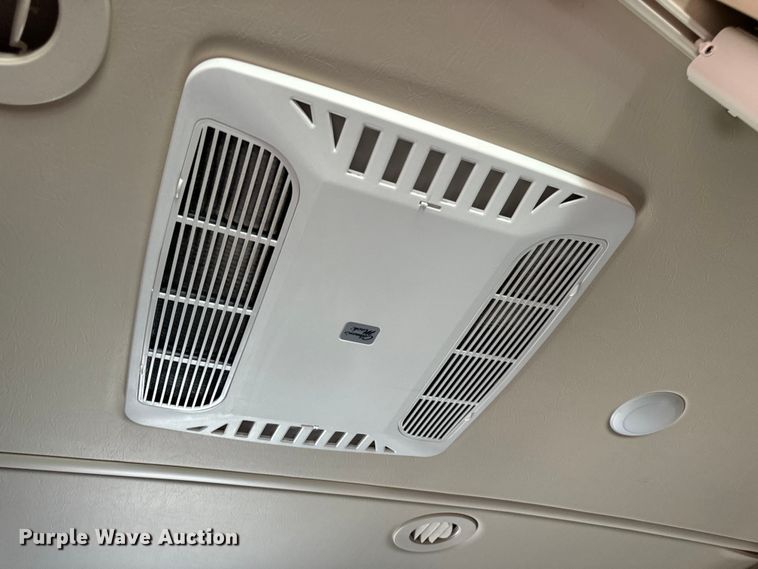 image for item EH6979 2016 Winnebago  Vista LX RV