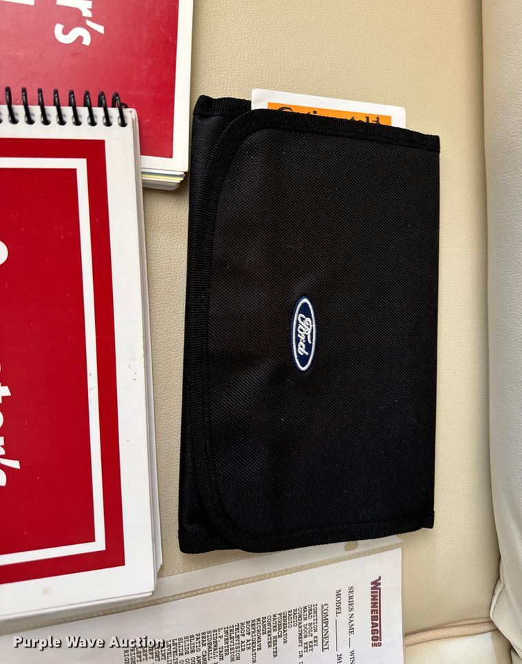 image for item EH6979 2016 Winnebago  Vista LX RV