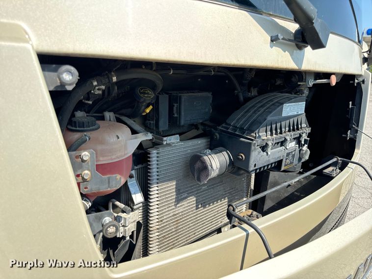 image for item EH6979 2016 Winnebago  Vista LX RV