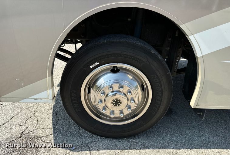 image for item EH6979 2016 Winnebago  Vista LX RV