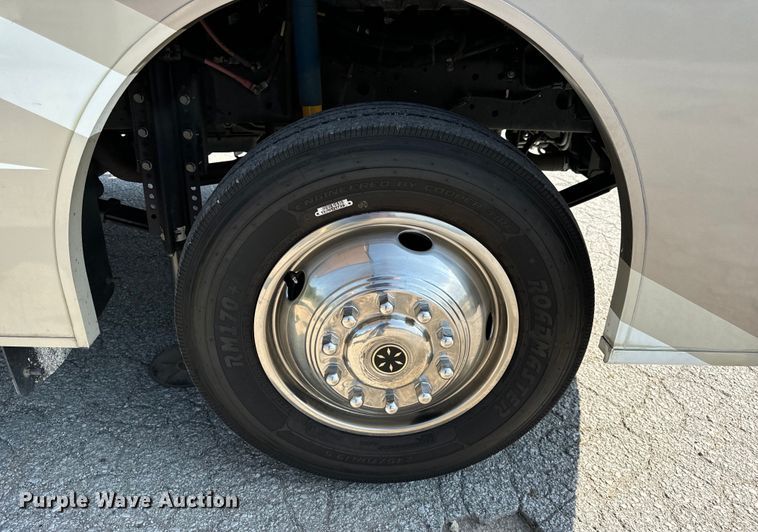 image for item EH6979 2016 Winnebago  Vista LX RV