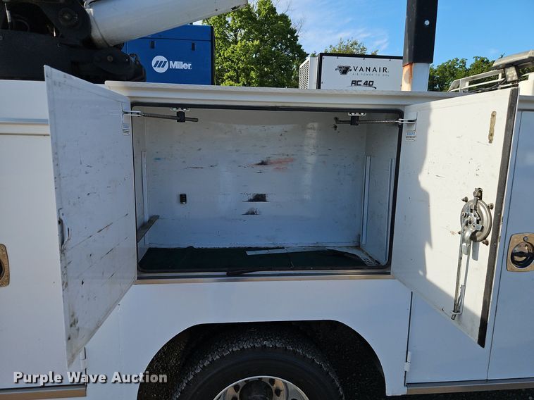 image for item EI8230 2012 Ford F550 Super Duty XL utility / service truck