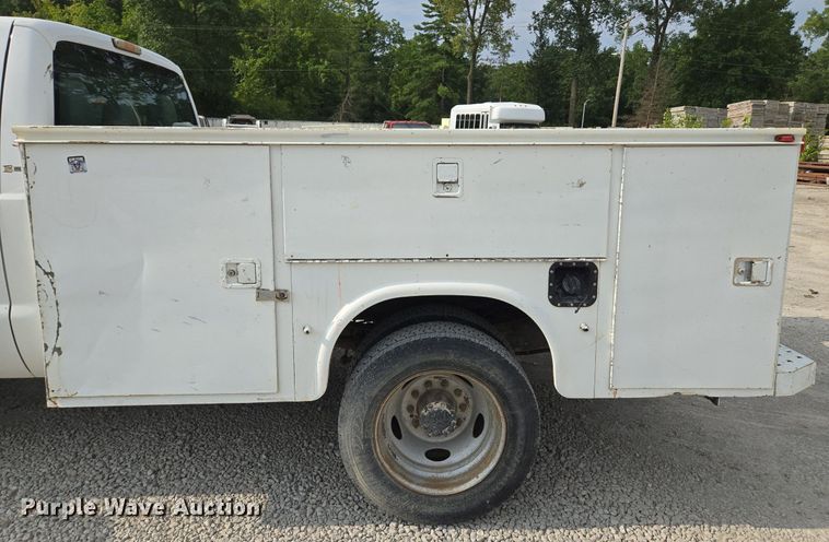 image for item EI8246 2011 Ford  F450 Super Duty XL Crew Cab utility / service truck