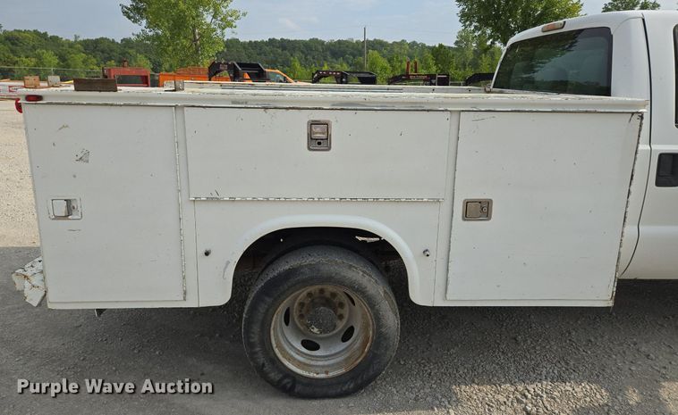 image for item EI8246 2011 Ford  F450 Super Duty XL Crew Cab utility / service truck