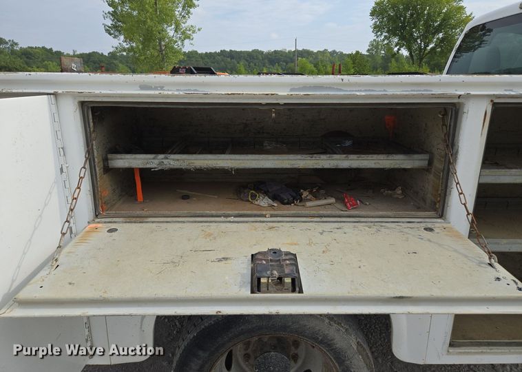 image for item EI8246 2011 Ford  F450 Super Duty XL Crew Cab utility / service truck