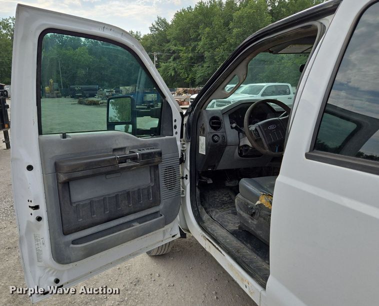 image for item EI8246 2011 Ford  F450 Super Duty XL Crew Cab utility / service truck