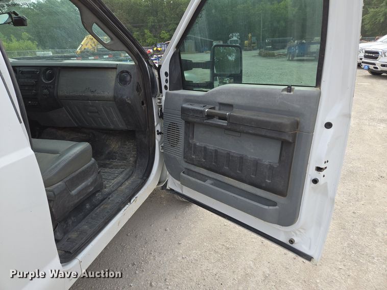 image for item EI8246 2011 Ford  F450 Super Duty XL Crew Cab utility / service truck