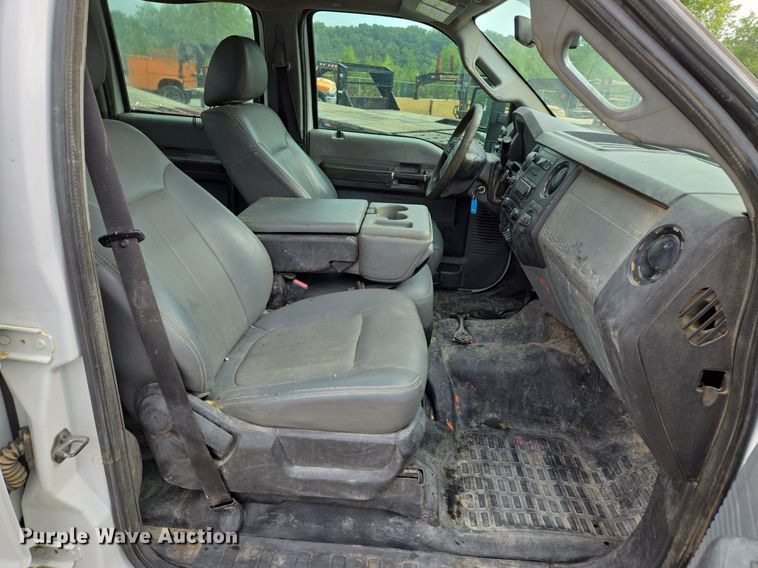 image for item EI8246 2011 Ford  F450 Super Duty XL Crew Cab utility / service truck