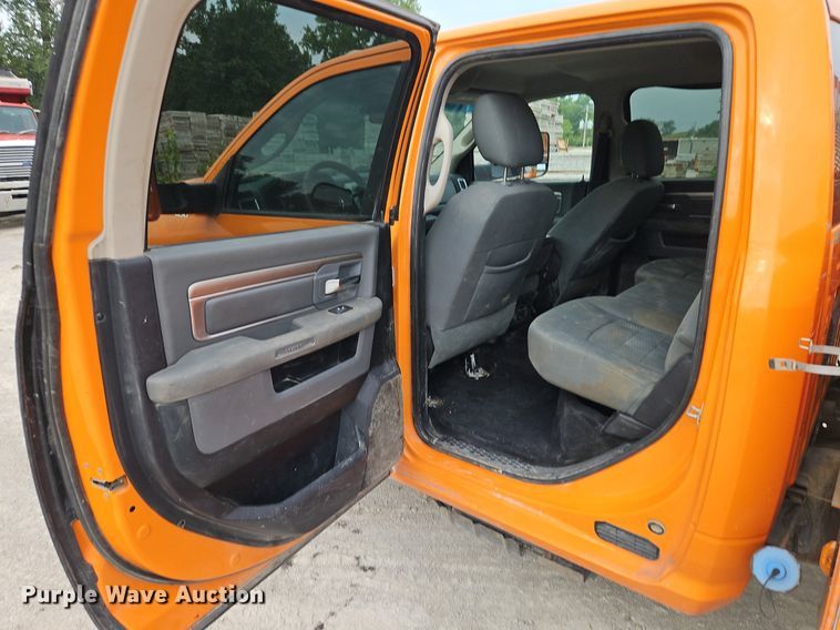 image for item EI8253 2013 Dodge  Ram 5500HD Crew Cab utility / service truck