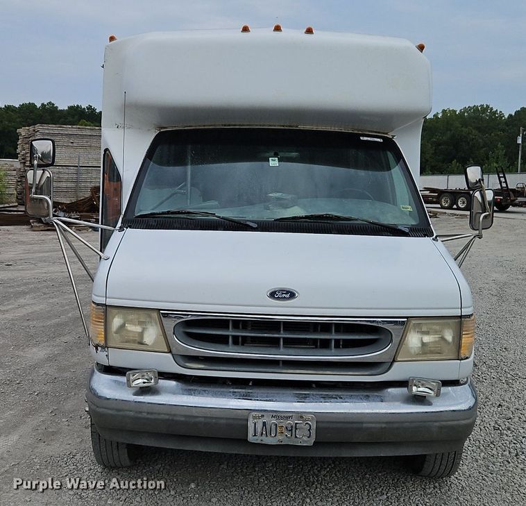 image for item EI8254 1999 Ford E450 Super Duty shuttle bus