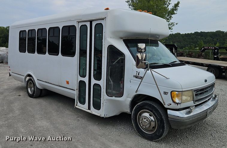 image for item EI8254 1999 Ford E450 Super Duty shuttle bus