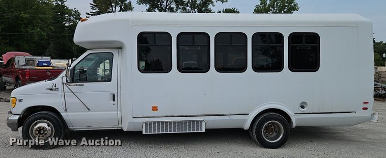 image for item EI8254 1999 Ford E450 Super Duty shuttle bus