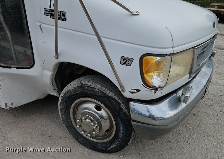 image for item EI8254 1999 Ford E450 Super Duty shuttle bus