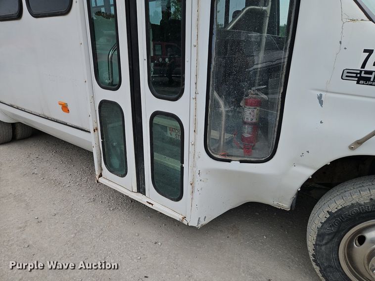 image for item EI8254 1999 Ford E450 Super Duty shuttle bus