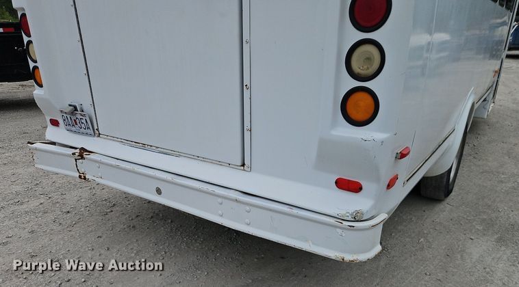 image for item EI8254 1999 Ford E450 Super Duty shuttle bus