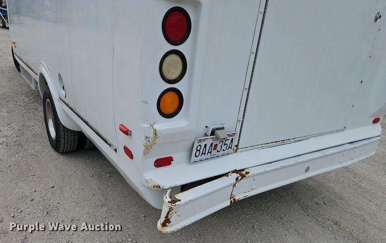 image for item EI8254 1999 Ford E450 Super Duty shuttle bus