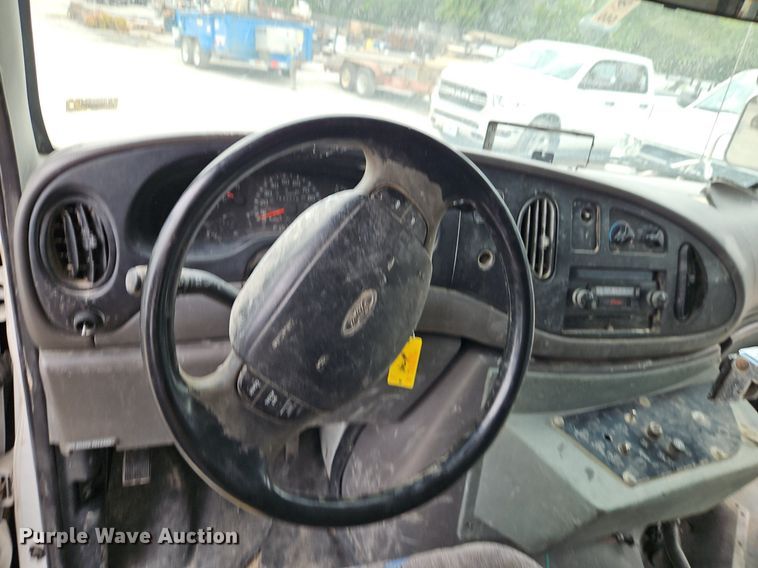 image for item EI8254 1999 Ford E450 Super Duty shuttle bus