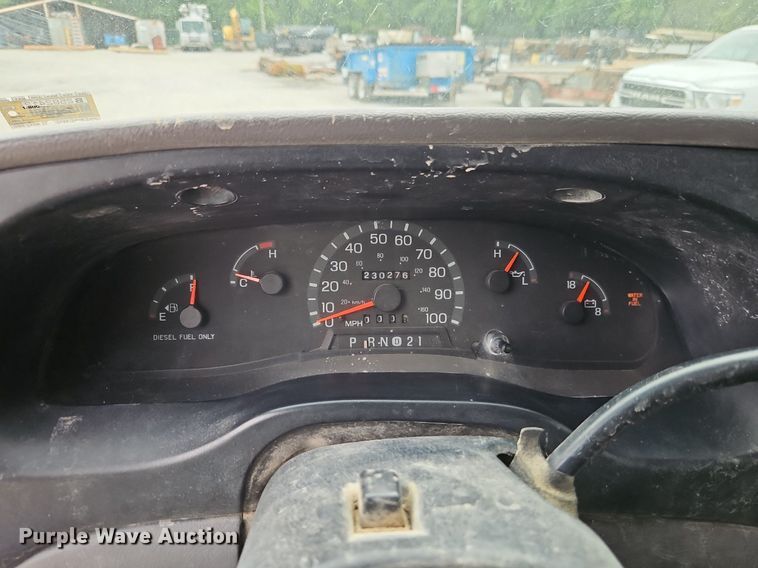 image for item EI8254 1999 Ford E450 Super Duty shuttle bus