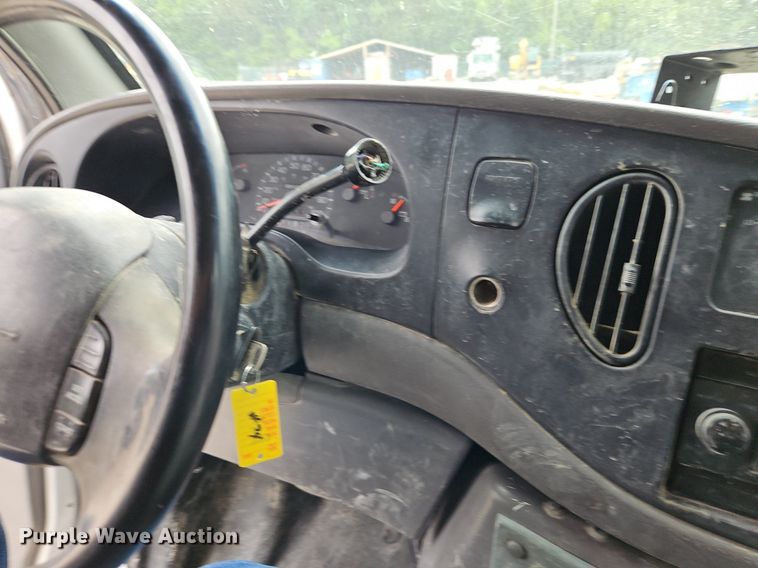 image for item EI8254 1999 Ford E450 Super Duty shuttle bus