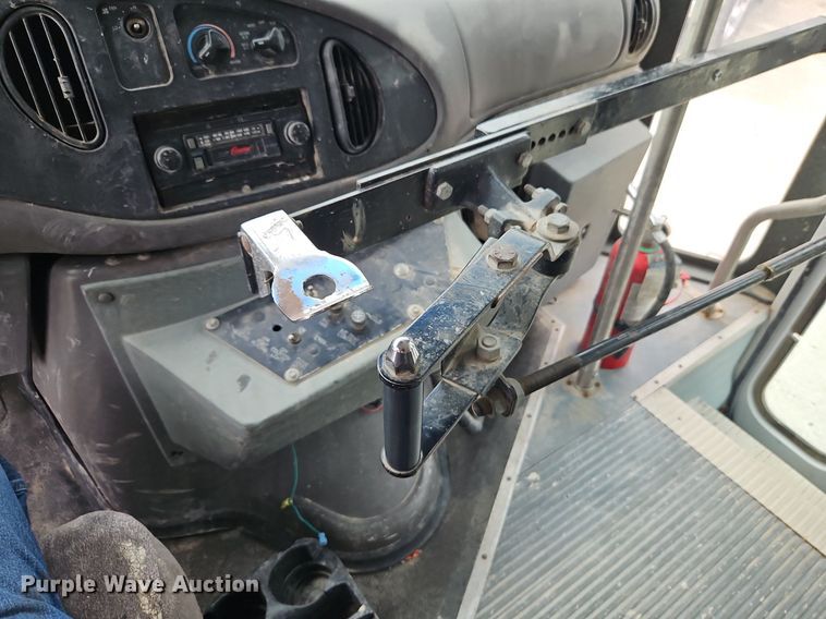 image for item EI8254 1999 Ford E450 Super Duty shuttle bus