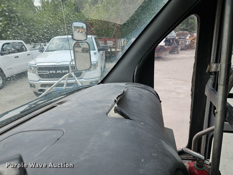 image for item EI8254 1999 Ford E450 Super Duty shuttle bus