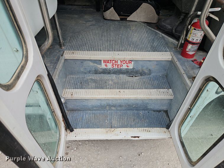 image for item EI8254 1999 Ford E450 Super Duty shuttle bus