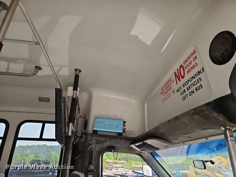 image for item EI8254 1999 Ford E450 Super Duty shuttle bus