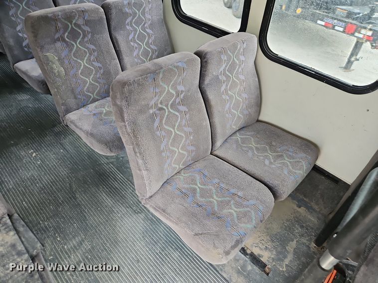 image for item EI8254 1999 Ford E450 Super Duty shuttle bus