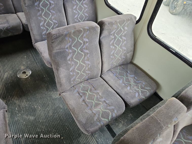 image for item EI8254 1999 Ford E450 Super Duty shuttle bus