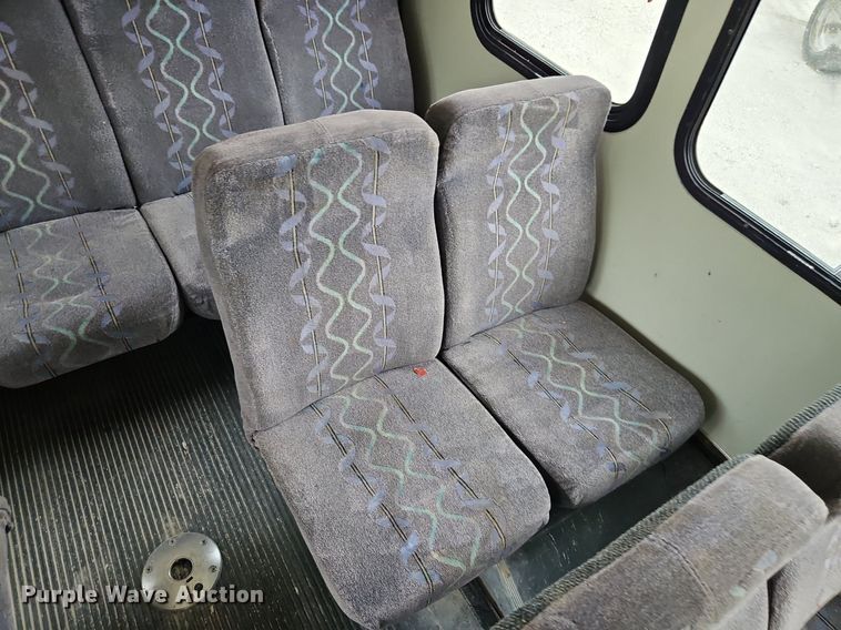 image for item EI8254 1999 Ford E450 Super Duty shuttle bus
