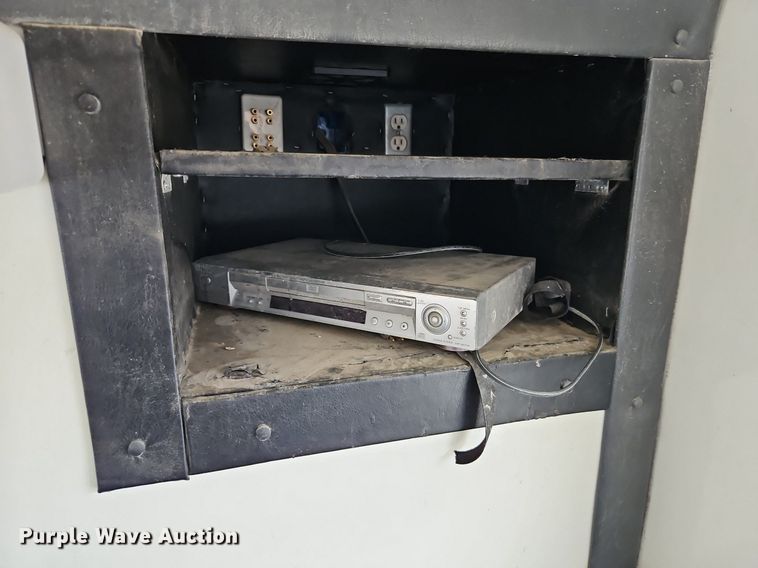 image for item EI8254 1999 Ford E450 Super Duty shuttle bus