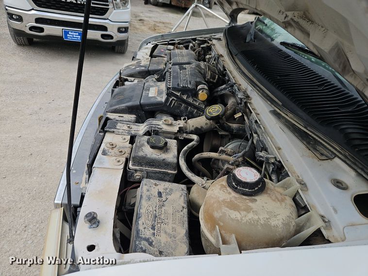 image for item EI8254 1999 Ford E450 Super Duty shuttle bus