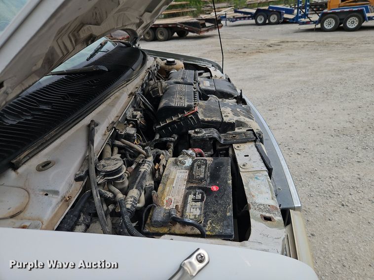 image for item EI8254 1999 Ford E450 Super Duty shuttle bus