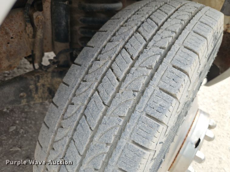 image for item EI8254 1999 Ford E450 Super Duty shuttle bus