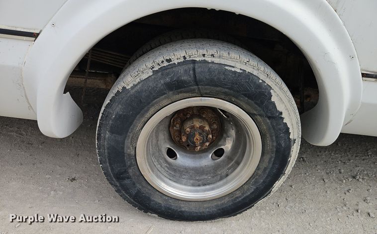 image for item EI8254 1999 Ford E450 Super Duty shuttle bus