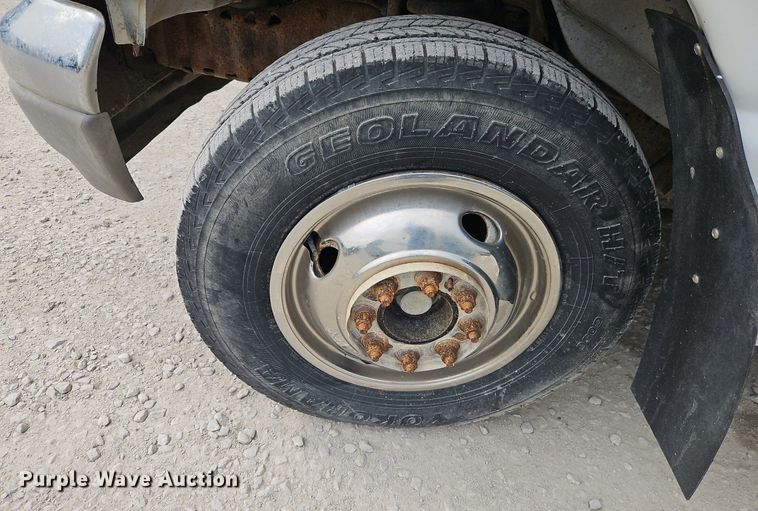 image for item EI8254 1999 Ford E450 Super Duty shuttle bus